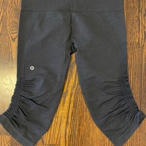 Lululemon Athletica Black Cropped Pants - size 8